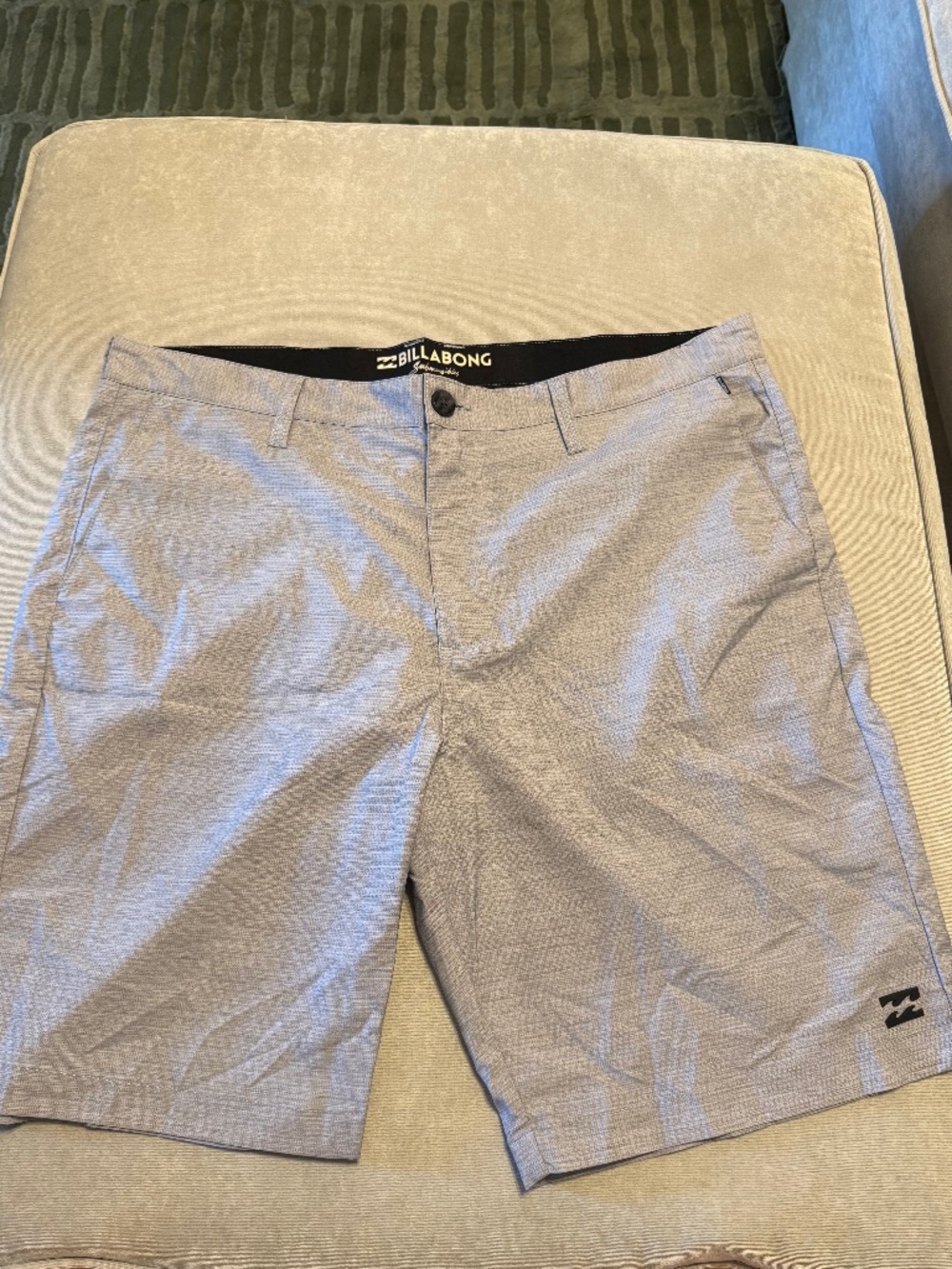 Billabong Hybrid "Submersibles" Light Gray Men's Shorts, Size 36